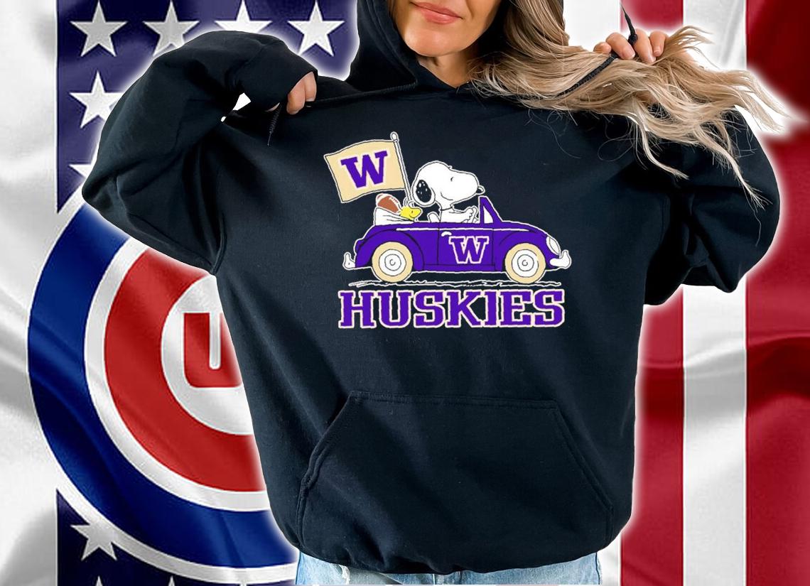 Snoopy And Woodstock Driving Car Washington Huskies Flag t-shirt